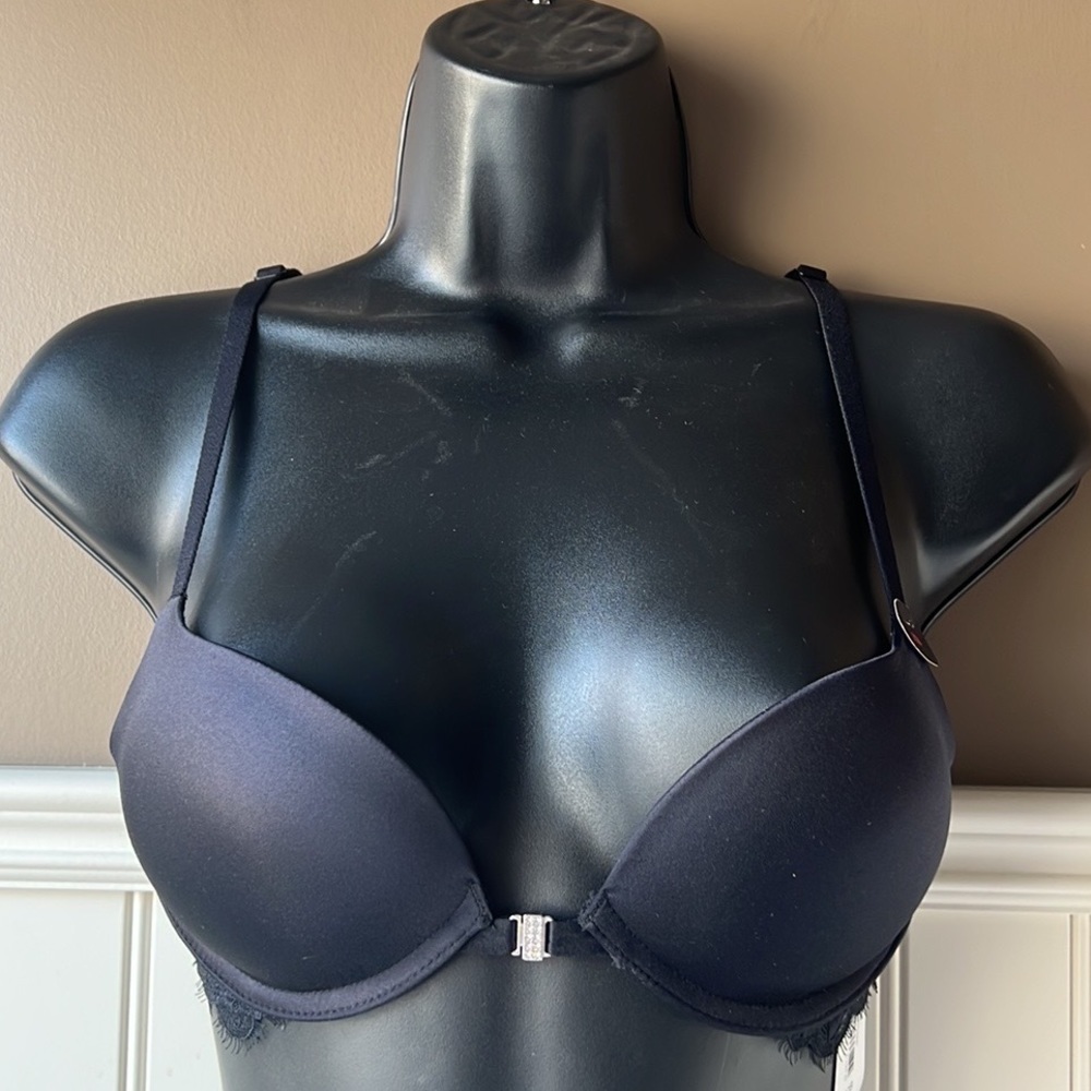 LA SENZA Black Beyond Sexy Classic Plunge Size 32B
